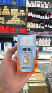 ضد آفتاب ایزدین فیوژنواتر مجیک SPF۵۰ ISDIN FUSION WATER